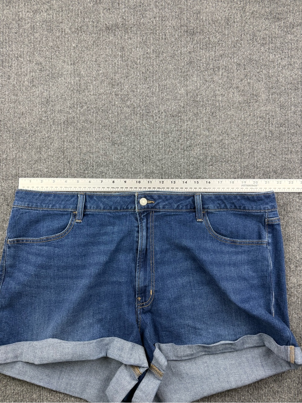 Old Navy Blue Denim Roll-Cuff Women’s Shorts, Size 24 - Picture 6 of 8